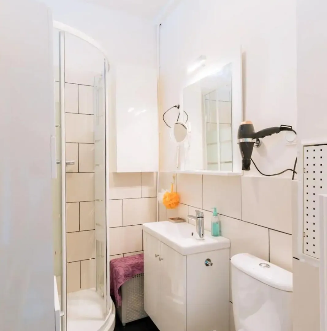 Lägenhet Cosy 1 Bedroom In The Heart Of Montparnasse